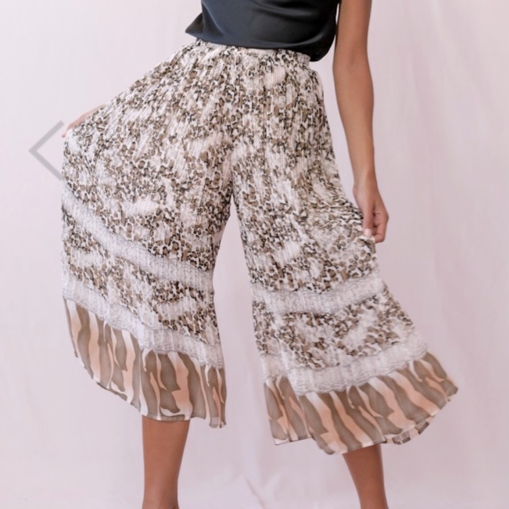 Selfie Leslie Leopard Print Pants